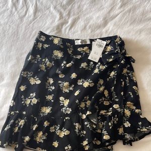 Hollister wrap skirt extra small